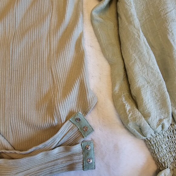 Lulu's light green bodysuit - Picture 5 of 8